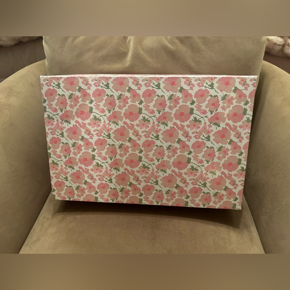 *New* Betsey Johnson Cream and Pearl 3 Piece Gift Set - Picture 15 of 16